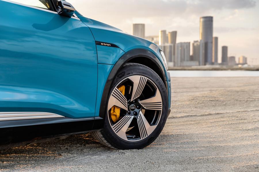 Детали экстерьера Audi e-tron 55 Quattro 2019 года  (WW) (фото 184 из 452)